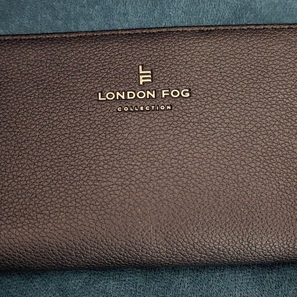 London Fog Handbags - London Fog Black Pebble-Grain Zip Wallet with Gold Logo